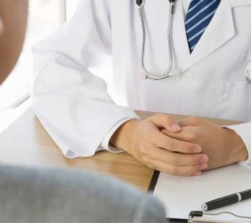 مشکلاتی که قبل از عملهای زیبایی باید پیگیری شوند 5 doctor checkup01- مشکلاتی که قبل از عملهای زیبایی باید پیگیری شوند